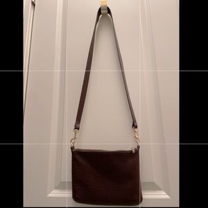 THE CROSSBODY THAT BRINGS UNDERSTATED LIXURY. Pebbled Brown Leather by Cuyana